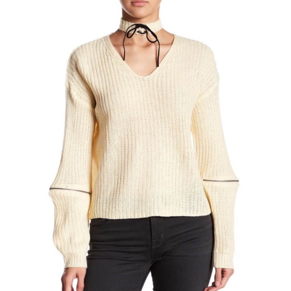 Cream sweater with zip details and choker